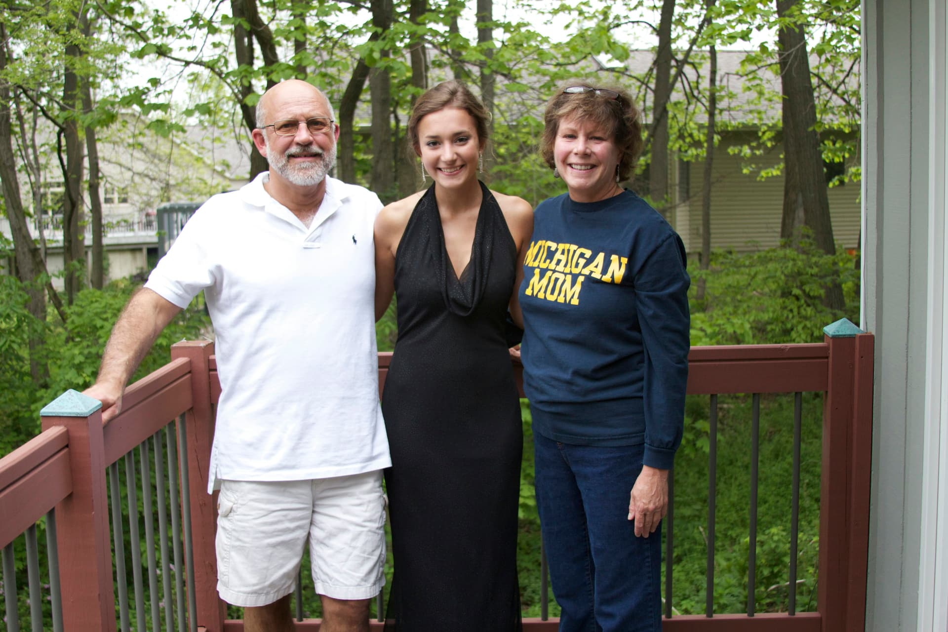 Studentessa e la sua famiglia ospitante durante la sua esperienza negli USA, vivendo accoglienza, quotidianità e integrazione