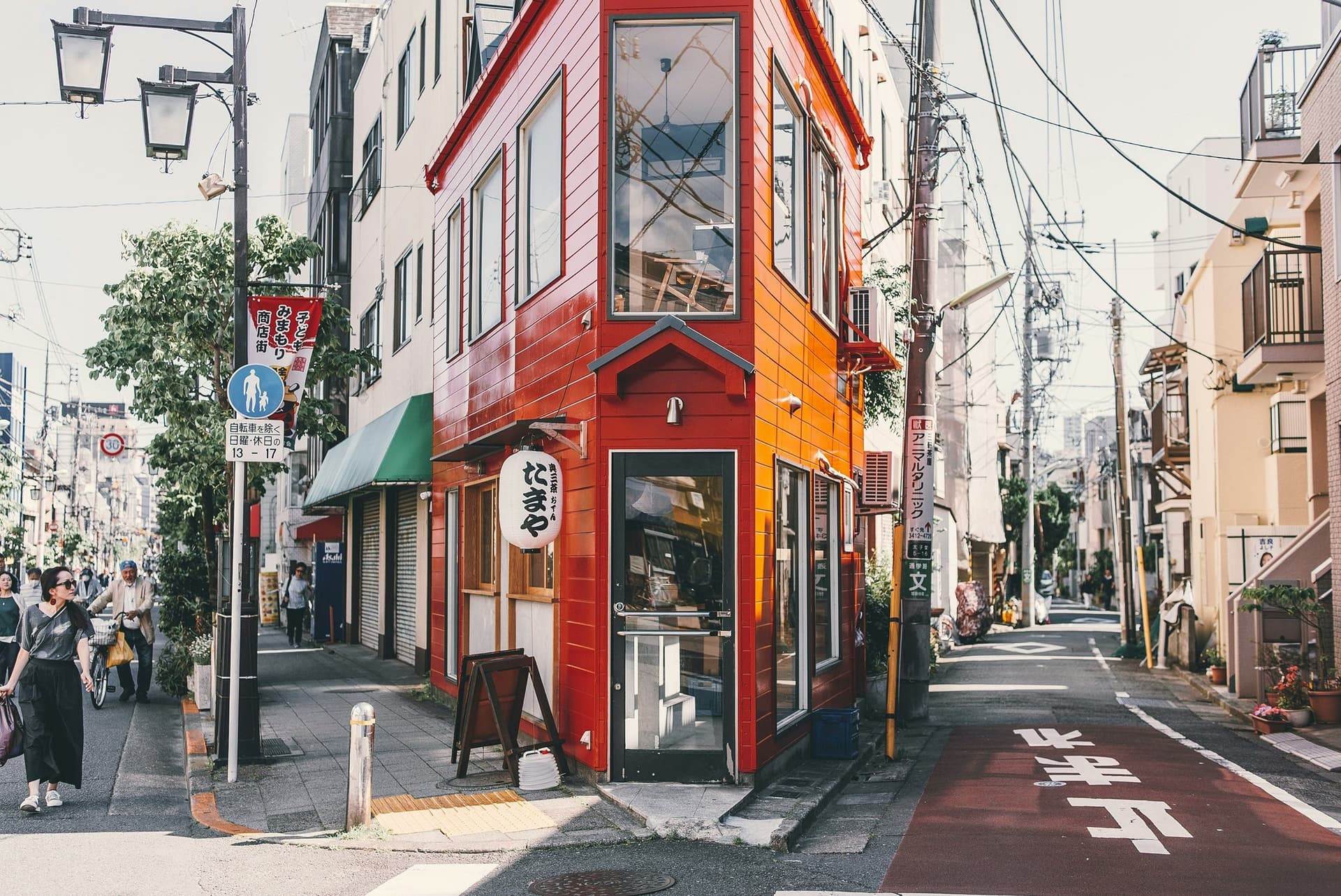 View of a typical Japanese street with a red building, reflecting the urban culture of Japan during an exchange year.
