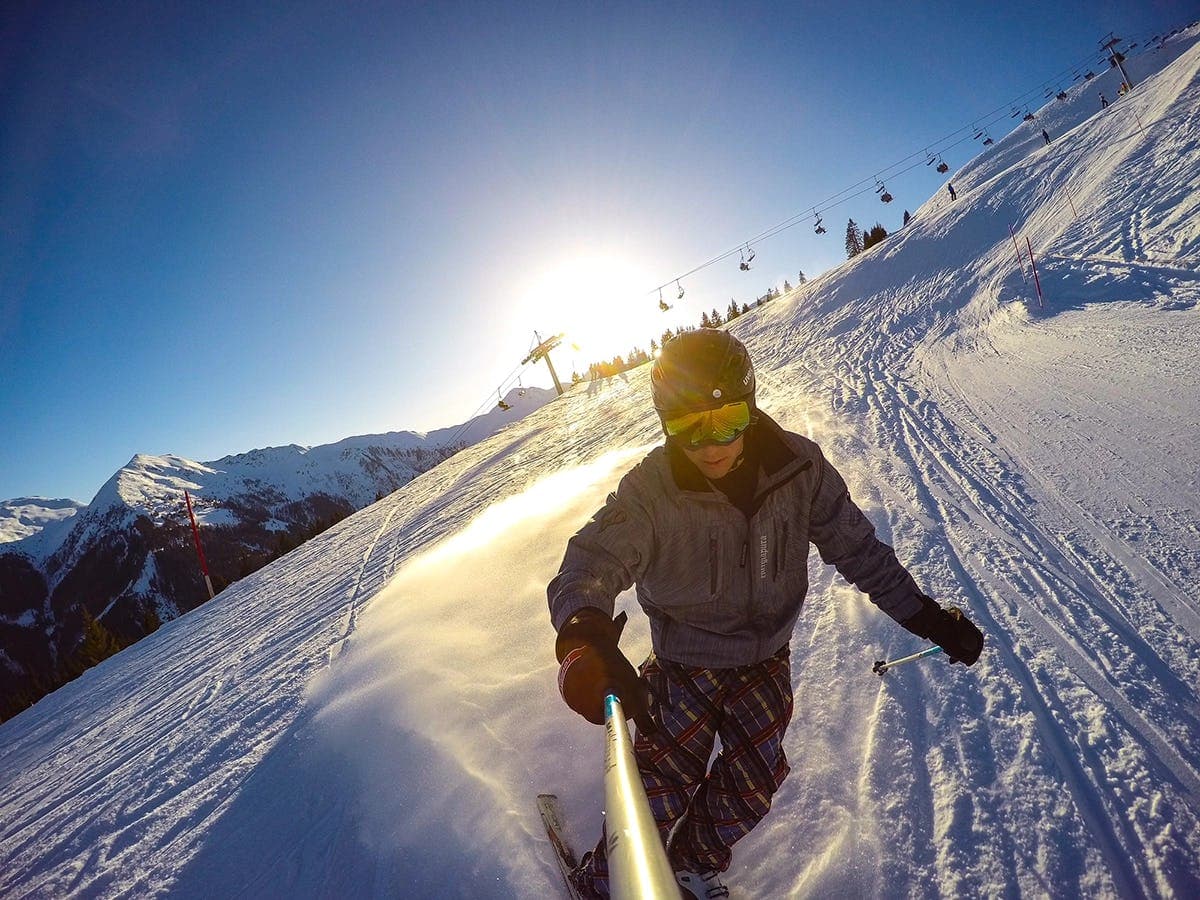 Student skiing in the mountains during a school exchange programme in Germany, combining sport, nature and everyday life.