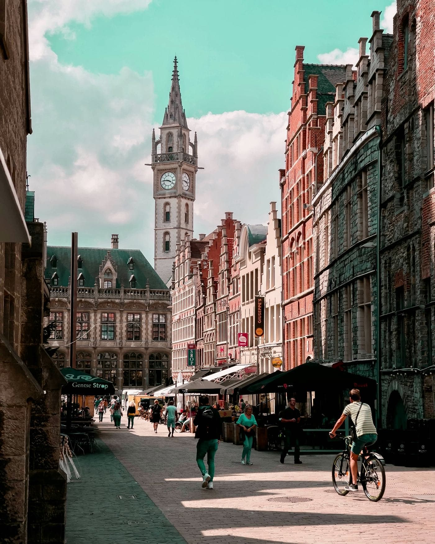 Student walking through the historic centre of Ghent, admiring the medieval architecture and typical Belgian squares during their study year abroad.
