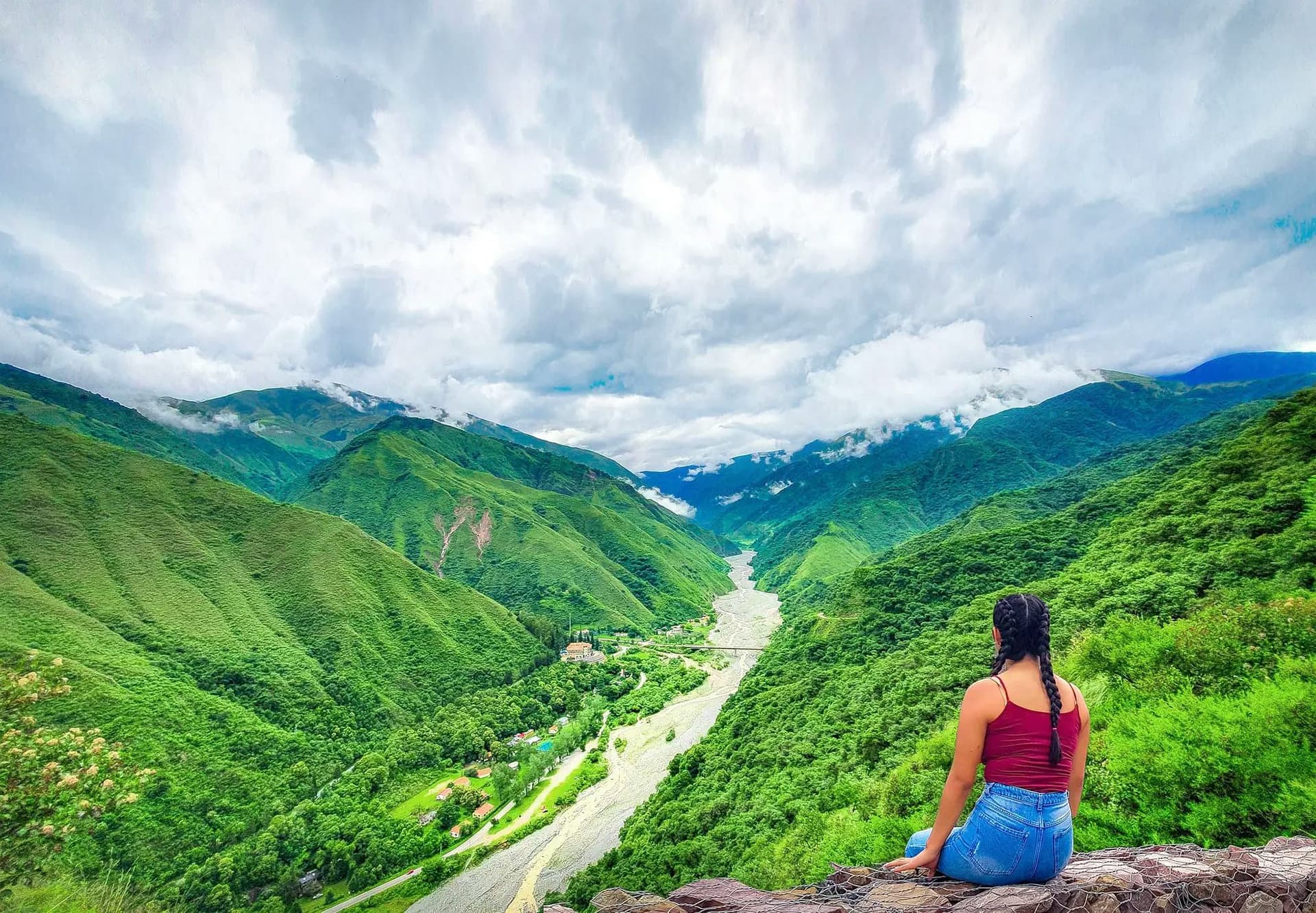 Student overlooking the Argentine mountains during a high school exchange programme, experiencing nature and daily life.