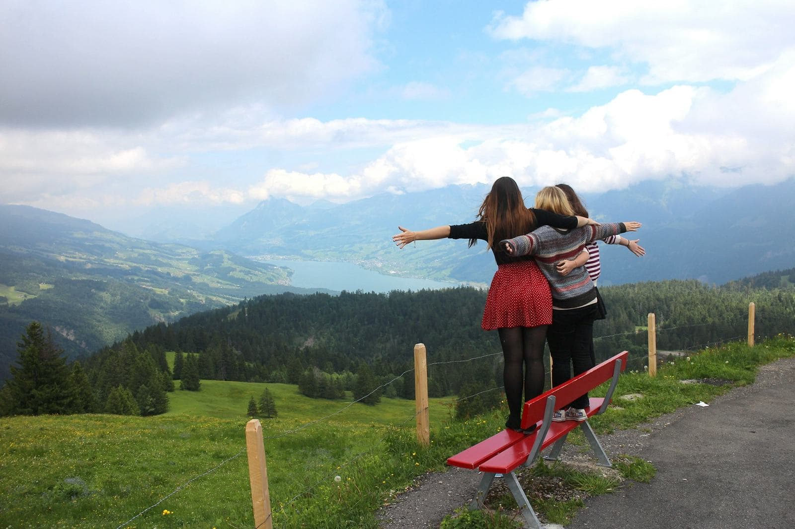 Students enjoying the landscape during a school exchange programme in Italy, blending education, friendships and discovery.