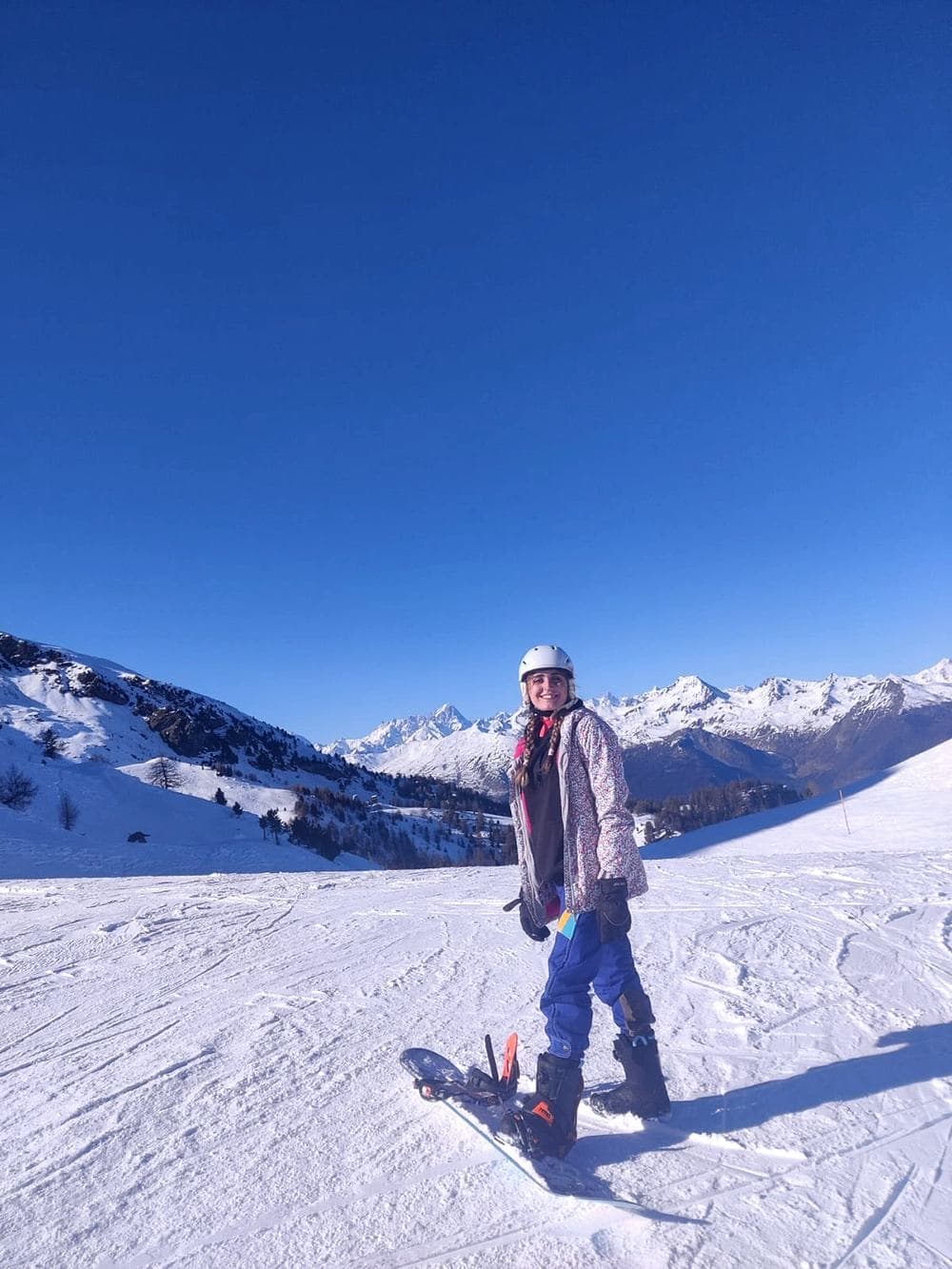 Student enjoying winter sports during a school exchange programme in Italy, blending education and outdoor life.