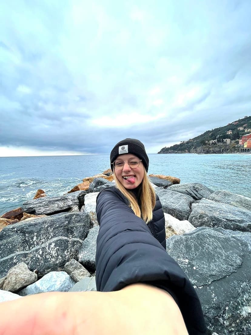 Student by the sea during a school exchange programme in Italy, experiencing local lifestyle and culture.