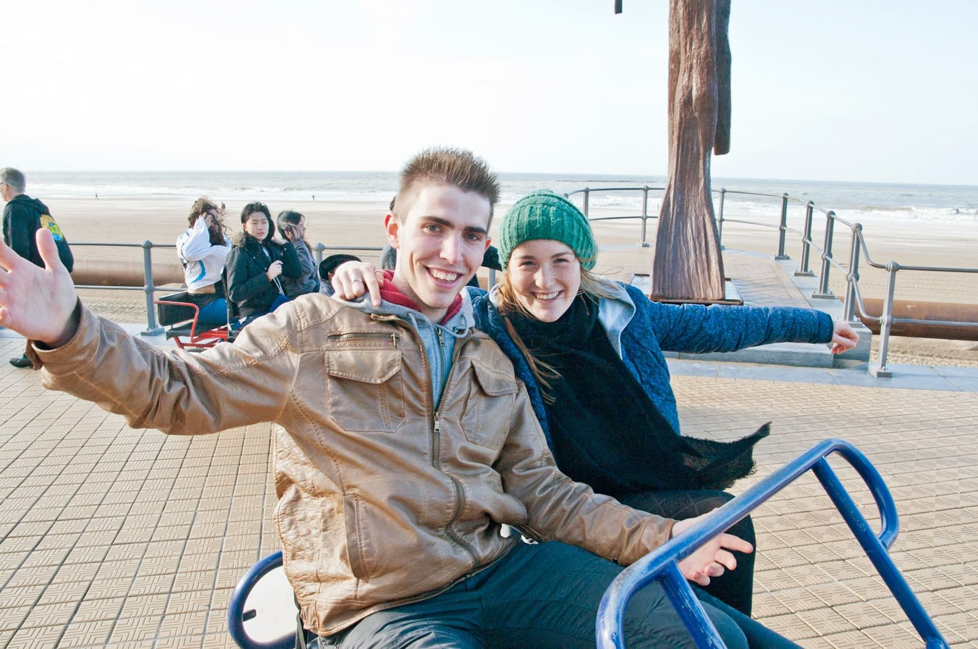 Two students having fun together on the beach during their study year abroad in Belgium, enjoying a day of relaxation and friendship.