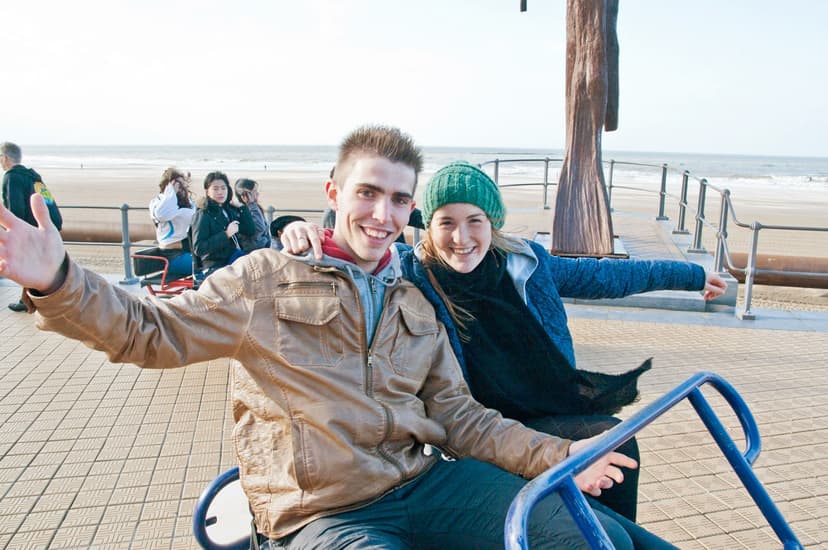 Two students having fun together on the beach during their study year abroad in Belgium, enjoying a day of relaxation and friendship.
